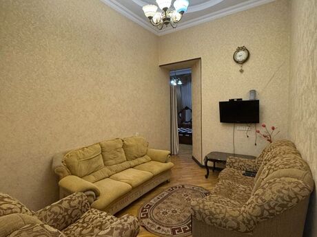 2-room old-build apartment for rent in Sahil, 65 m², 900 AZN/mo, photo 2 / 4