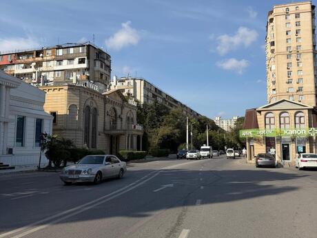 Azadlıq Prospektidə 2 otaqlı köhnə tikili mənzil satılır, 65 m², 202 000 AZN, şəkil 2 / 12