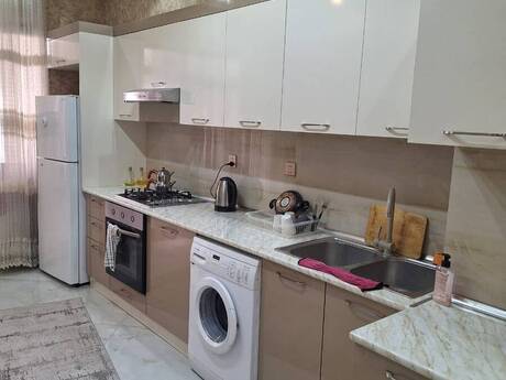 Gənclikdə 2 otaqlı yeni tikili mənzil kirayə verilir, 120 m², 1 200 AZN/ay, şəkil 3 / 12