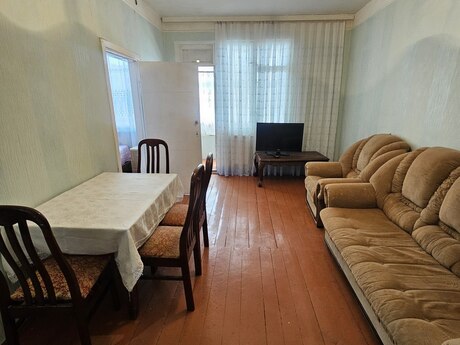 7-ci mikrorayonda 2 otaqlı köhnə tikili mənzil kirayə verilir, 45 m², 450 AZN/ay, şəkil 2 / 12