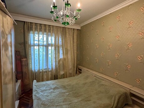 Azadlıq Prospektidə 2 otaqlı köhnə tikili mənzil satılır, 65 m², 202 000 AZN, şəkil 4 / 12