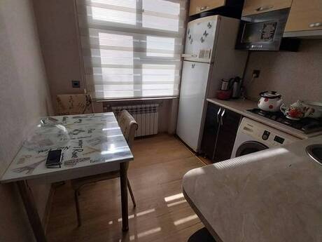 İnşaatçılarda 3 otaqlı köhnə tikili mənzil satılır, 85 m², 214 500 AZN, şəkil 2 / 12