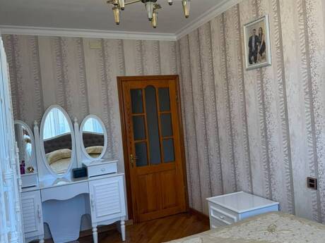 Bakıxanovda 4 otaqlı köhnə tikili mənzil satılır, 100 m², 230 000 AZN, şəkil 2 / 12