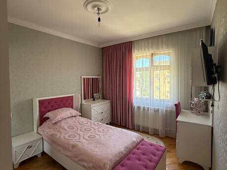4 otaq · 100 m² · 4/5 mərtəbə, Bakıxanov