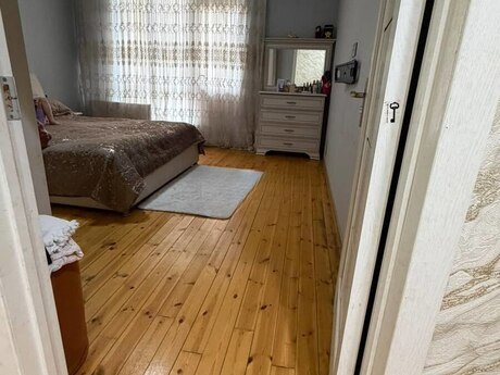 Bakıxanovda 1 otaqlı köhnə tikili mənzil satılır, 53 m², 154 000 AZN, şəkil 2 / 4