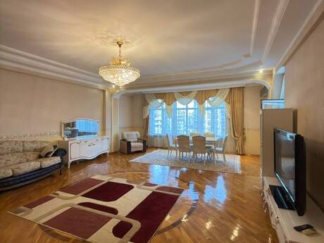 Elan №6541566 - Bakı, Sahil m., 5 otaqlı, 250 m², 10/18 mərtəbə