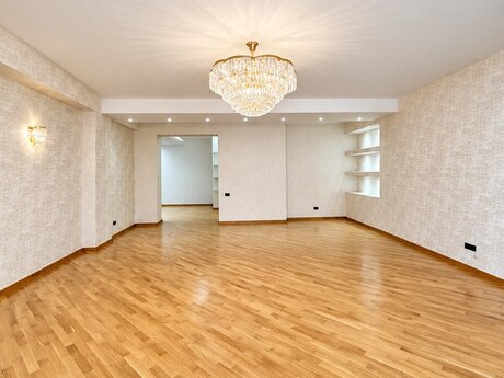 28 Mayda 5 otaqlı yeni tikili mənzil satılır, 245 m², 630 000 AZN, şəkil 4 / 12