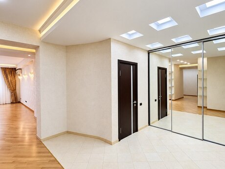 28 Mayda 5 otaqlı yeni tikili mənzil satılır, 245 m², 630 000 AZN, şəkil 5 / 12