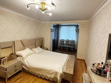 28 Mayda 2 otaqlı köhnə tikili mənzil satılır, 100 m², 235 000 AZN, şəkil 3 / 6