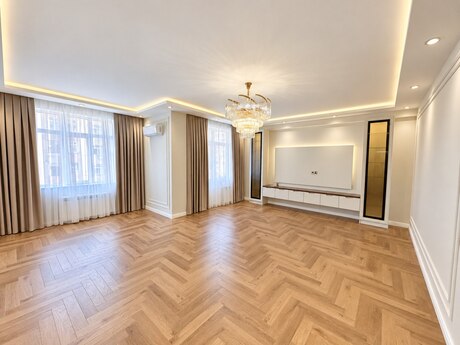 4 otaq · 136 m²