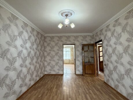Bakıxanovda 3 otaqlı köhnə tikili mənzil satılır, 65 m², 160 000 AZN, şəkil 3 / 12