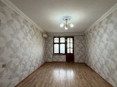 Bakıxanovda 3 otaqlı köhnə tikili mənzil satılır, 65 m², 160 000 AZN, şəkil 2 / 12