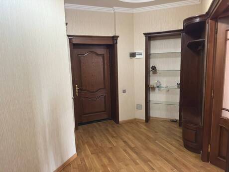 Gənclikdə 2 otaqlı yeni tikili mənzil kirayə verilir, 120 m², 1 000 AZN/ay, şəkil 2 / 12