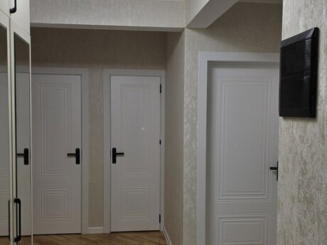 Bakıxanovda 3 otaqlı köhnə tikili mənzil satılır, 85 m², 239 000 AZN, şəkil 2 / 12