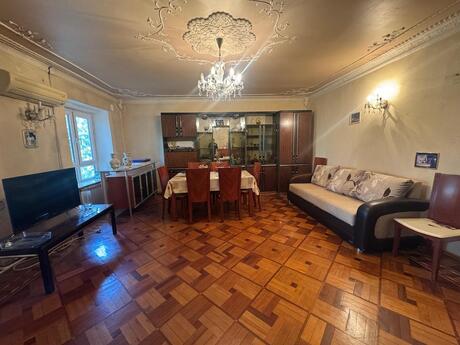 4 otaq · 85 m² · 4/5 mərtəbə, Elmlər Akademiyası