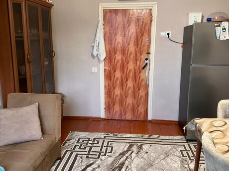 8-ci mikrorayonda 2 otaqlı köhnə tikili mənzil satılır, 35 m², 80 000 AZN, şəkil 5 / 6