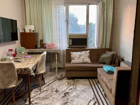 8-ci mikrorayonda 2 otaqlı köhnə tikili mənzil satılır, 35 m², 80 000 AZN, şəkil 2 / 6