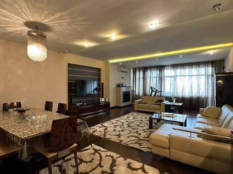3 rooms · 183 m²