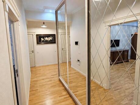 Продаётся 3-комнатная квартира в новостройке, ЖК Kristal Towers, 122 м², 287 500 AZN, фото 2 / 12