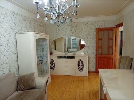 Neftçilərdə 3 otaqlı köhnə tikili mənzil satılır, 68 m², 168 000 AZN, şəkil 2 / 12
