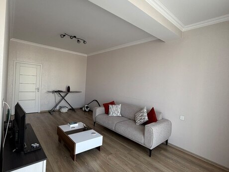 3 otaq · 110 m² · 9/15 mərtəbə, Azadlıq Residence