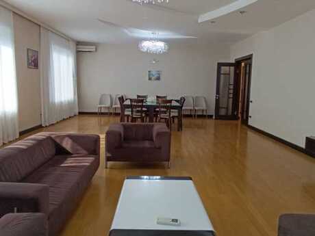 5 rooms · 320 m²