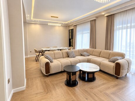 3-комн. · 128 m² · 8/8 этаж, Ağ şəhər