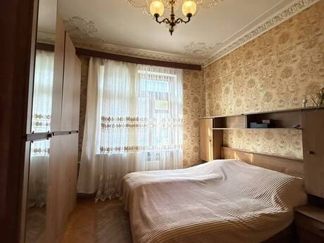 Продаётся 2-комнатная квартира в старом фонде, Elmlər Akademiyası, 65 м², 212 000 AZN, фото 2 / 11