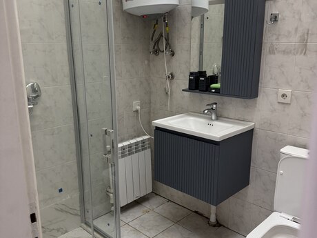 Sahildə 2 otaqlı köhnə tikili mənzil kirayə verilir, 45 m², 1 350 AZN/ay, şəkil 4 / 5