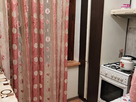 İnşaatçılarda 3 otaqlı köhnə tikili mənzil kirayə verilir, 60 m², 580 AZN/ay, şəkil 4 / 5