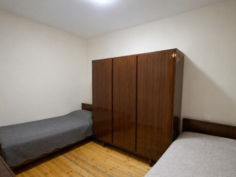 4-room old-build apartment for rent in Yasamal, 110 m², 170 AZN/mo, photo 2 / 8
