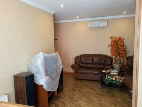 28 Mayda 4 otaqlı köhnə tikili mənzil kirayə verilir, 100 m², 900 AZN/ay, şəkil 2 / 12