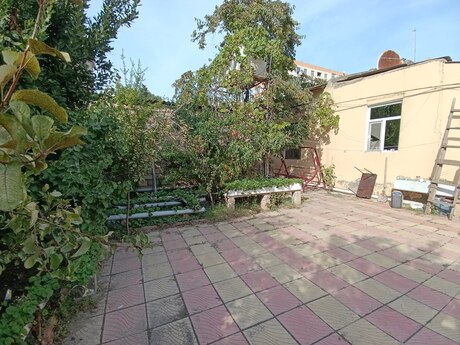 3 rooms · 85 m², Bakıxanov
