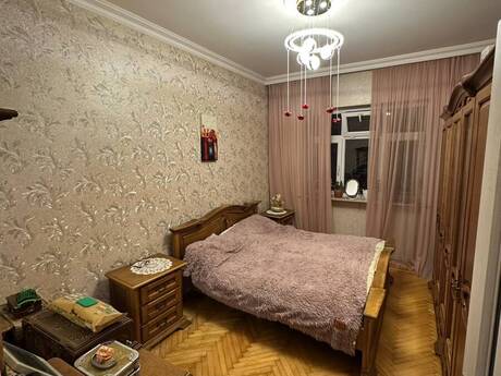 28 Mayda 4 otaqlı köhnə tikili mənzil satılır, 85 m², 235 000 AZN, şəkil 4 / 12