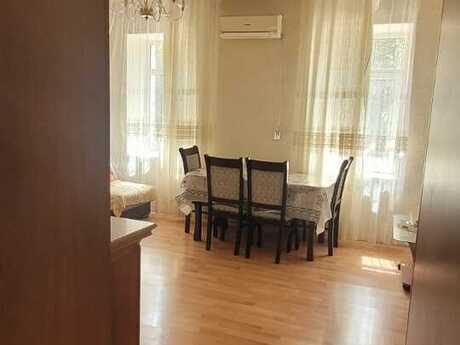 Nəriman Nərimanovda 3 otaqlı köhnə tikili mənzil satılır, 70 m², 215 000 AZN, şəkil 2 / 12