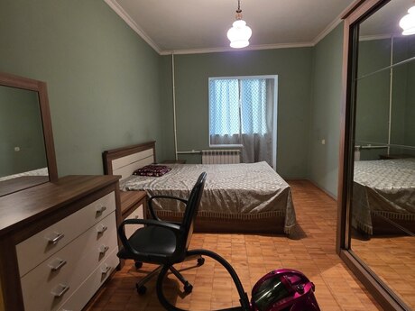 Yeni Yasamalda 3 otaqlı köhnə tikili mənzil kirayə verilir, 120 m², 650 AZN/ay, şəkil 2 / 12