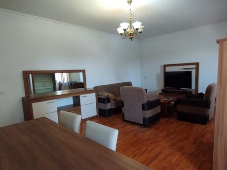 Yeni Yasamalda 3 otaqlı köhnə tikili mənzil kirayə verilir, 120 m², 650 AZN/ay, şəkil 4 / 12