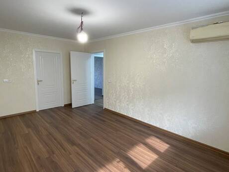 İnşaatçılarda 3 otaqlı köhnə tikili mənzil satılır, 75 m², 195 000 AZN, şəkil 4 / 11