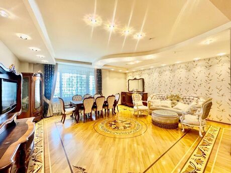 7 otaqlı mənzil, 350 m², 28 May, 750 000 AZN