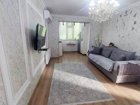 Nəriman Nərimanovda 3 otaqlı köhnə tikili mənzil satılır, 52 m², 178 000 AZN, şəkil 2 / 12