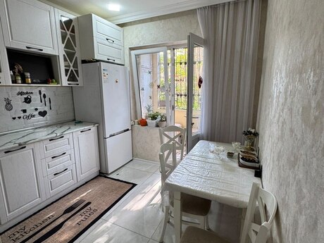 İnşaatçılarda 2 otaqlı köhnə tikili mənzil satılır, 55 m², 178 000 AZN, şəkil 2 / 12