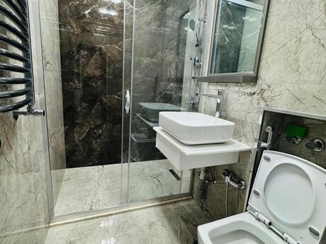 28 Mayda 2 otaqlı köhnə tikili mənzil satılır, 65 m², 180 000 AZN, şəkil 5 / 12
