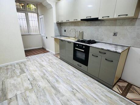 28 Mayda 2 otaqlı köhnə tikili mənzil satılır, 65 m², 180 000 AZN, şəkil 2 / 12