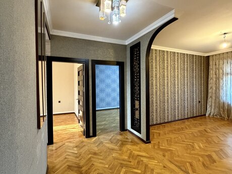 Bakıxanovda 4 otaqlı köhnə tikili mənzil satılır, 90 m², 228 000 AZN, şəkil 2 / 12
