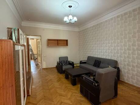 28 Mayda 3 otaqlı köhnə tikili mənzil satılır, 75 m², 270 000 AZN, şəkil 2 / 8