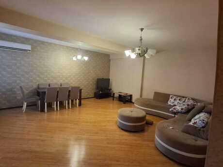 3 otaqlı mənzil, 126 m², İnşaatçılar, 250 000 AZN