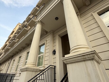 Ağ şəhərdə 4 otaqlı yeni tikili mənzil satılır, 144 m², 777 000 AZN, şəkil 2 / 12