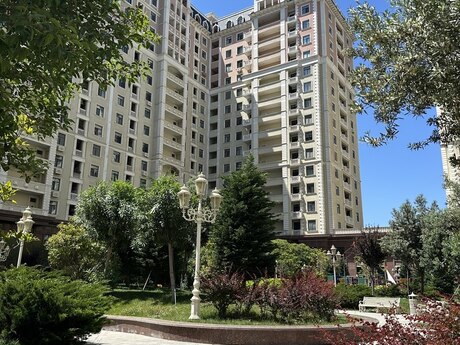 4 otaq · 185 m² · 12/18 mərtəbə, Elmlər Akademiyası