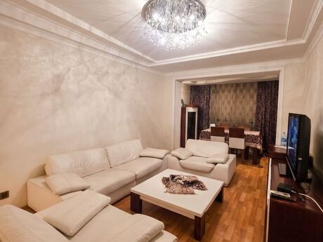 İnşaatçılarda 3 otaqlı köhnə tikili mənzil satılır, 70 m², 202 000 AZN, şəkil 2 / 12
