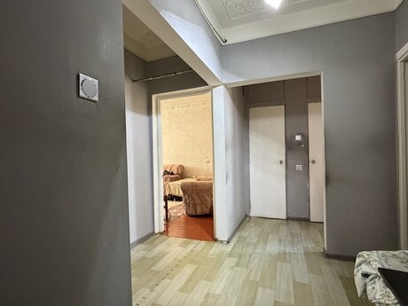 Əhmədlidə 3 otaqlı köhnə tikili mənzil satılır, 68,7 m², 202 000 AZN, şəkil 2 / 12